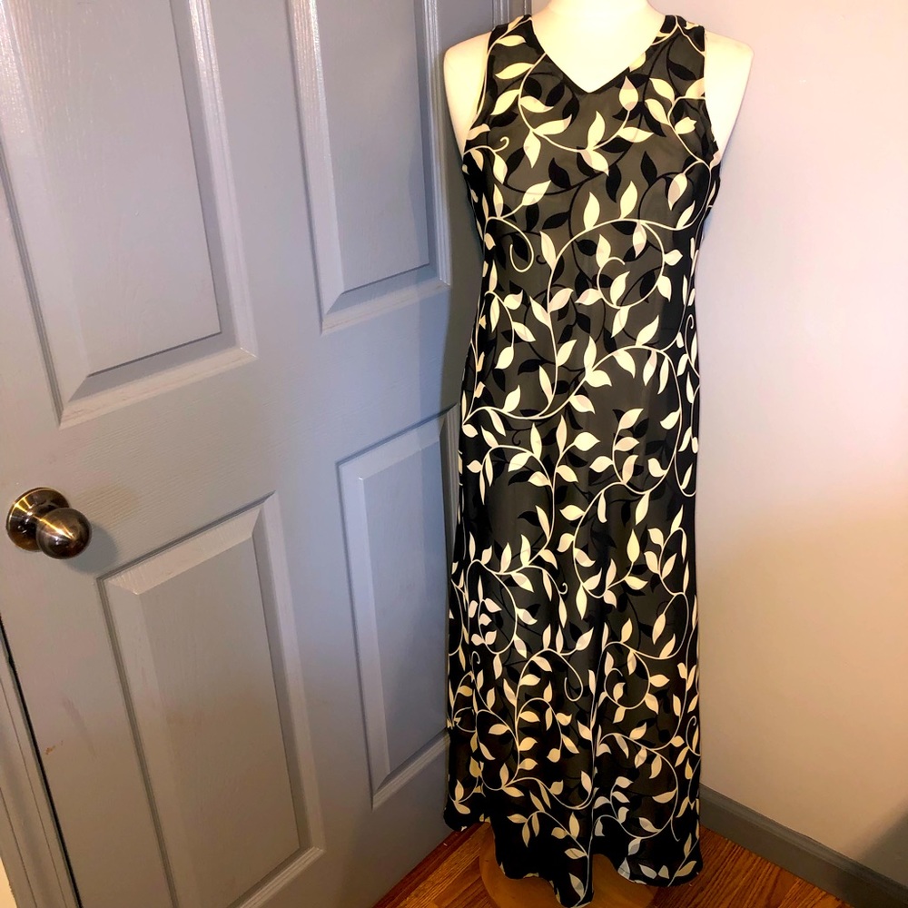 All That Jazz Black & White Sleeveless Maxi Dress
